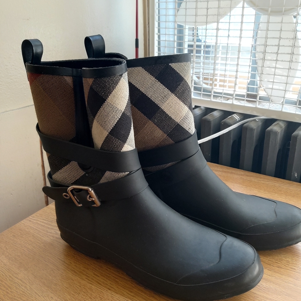 burberry rain boots holloway